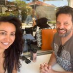 Antoinette Lattouf Instagram - Yes, these two AL’s are as wild and unruly as their hair suggests. Lunch with a friend is always good for the soul, even if it can’t solve the world’s problems in an hour. But @antloewenstein and I got close.