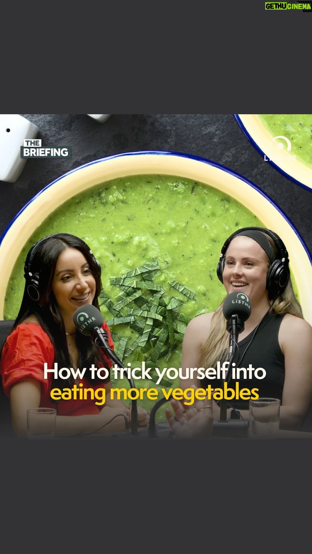 Antoinette Lattouf Instagram - While most of Australia suffers through a heat wave this weekend, producer @helenchristinesmith has the perfect recipe for those looking for a nutritious solution to their hunger! It’s a nice bowl of …. steaming hot soup. Make sure you check out this weekend’s edition of @thebriefingpodcast to hear their full list of recommendations as well as @antoinette_lattouf chat with @marcfennell about why he no longer wants to share his opinion online. #healthyeating #cookinghacks #healthycooking #soup #greensoup #recipeideas