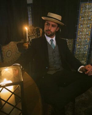 Antonio Andrés Rosello Instagram - Esta semana tuve la oportunidad de trabajar en un proyecto que me emociona mucho… 🎬

Se llama “Parking Histórico” @parkinghistorico una serie que verán pronto en TV acerca de la historia de Panamá de 1903. La separación de Panamá de Colombia... 🇵🇦🇨🇴

Mi personaje es Ricardo Arias, uno de los 8 conjurados, próceres de la independencia. 

Quiero darle las gracias a Diego @deobaldia por esta oportunidad, por confiar en mi, y también a toda la producción y el crew. 

No suelo compartirles mis proyectos como post, usualmente sólo en mis stories pero de ahora en adelante lo empezaré a hacer ❤️

#acting #actuacion #1900s #cinema #1900 #1903 #parkinghistorico #cinemashoot #cinemaacting #actorslife #1900sfashion #1900sstyle #onset #actoresdepanama #actoronset #actingwork #actorwork #setlife🎬 #setlife #setlife🎥 #setlifela #actordecine #actorlifestyle #actorvenezolano #actorgang #actorsworld #tvactor #tvseries #tvseriesactor #castingdirector