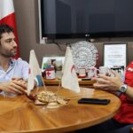 Antonio Andrés Rosello Instagram - ¡Soy el nuevo embajador de la Cruz Roja Panameña! El día de ayer tuve una reunión con su presidente Elias Solís González y me enorgullece ser seleccionado para ser la cara de la Cruz Roja Panameña. “Sostuvimos un interesante diálogo sobre su trayectoria profesional, sus valores y su vinculación con el voluntariado, el liderazgo y la solidaridad. Al mismo tiempo, hablamos sobre los principios fundamentales, los programas y las acciones de la #CruzRoja en favor de las personas más vulnerables.” Estaré participando en varias labores con fines sociales, mediáticas, y apoyando los planes de crecimiento de la Cruz Roja en el país y el mundo en su misión humanitaria. 🙌🏻🇵🇦🌎❤️ #UnaCruzRojadeTodos #EstamosParaLasPersonas 🇺🇸: I am the new ambassador for the Panamanian Red Cross! Yesterday, I had a meeting with its president Elias Solís González, and I am proud to be chosen as the face of the Panamanian Red Cross. “We had an interesting dialogue about his professional journey, his values, and his connection with volunteering, leadership, and solidarity. At the same time, we talked about the fundamental principles, programs, and actions of the #RedCross in favor of the most vulnerable people.” I will be participating in various social tasks, media roles, and supporting the growth plans of the Red Cross in the country and the world in its humanitarian mission. 🙌🏻🇵🇦🌎❤️ #OneRedCrossForAll #WeAreHereForThePeople @elias.solisgonzalez @hennessyw14 #redcross #redcrossyouth #redcrossvolunteer #redcrossday #redcrosssociety #redcrosspanama #cruzrojasiempreestá #cruzroja #cruzrojaresponde #cruzrojainternacional #redcrossinternational #cruzrojajuventud #cruzrojasiempreestá⛑️❤️ #cruzrojapanameña #cruzrojapanama Panama City, Panama