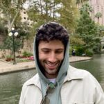 Antonio Andrés Rosello Instagram – Stylin’ en 📍San Antonio, TX 🇺🇸 

Al borde del “Riverwalk”, el famoso paseo del rio dónde está toda la vida de la ciudad, tanto diurna como nocturna. Con paseos en bote, restaurantes de comida típica “Tex- Mex” 🇺🇸🇲🇽, shopping, historia, y las mejores micheladas que he probado en mi vida. 😮‍💨

Una ciudad imperdible si alguna vez pasan el sur de los Estados Unidos. ✈️🇺🇸

#outfit #mensfashion #menstyle #mensstyle #menstyleguide #mensclothing #mensoutfit #menoutfit #menoutfitinspiration #menoutfitideas #styleinspiration #styleinspo #sanantoniotx #sanantoniotexas #sanantonioriverwalk #sanantonioriver #riverwalksanantonio #menstyleadvice #menstyleadvice #malemodel #malemodeling #malemodelsinfashion 
#conocesanantonio #conoceusa San Antonio, Texas