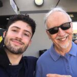 Antonio Andrés Rosello Instagram - Reuniendome con esta LEYENDA del cine Venezolano y especialmente de las telenovelas, el director @titorojastv Capaz reconocen alguna de sus telenovelas, entre ellas: -Eva Luna (2010) -Leonela (1983) -Topacio (1984) -Cristal (1985) -Soñar No Cuesta Nada (2005) Y si no, preguntenle a sus padres jajaja Me regaló su libro “5 Secretos Para Triunfar en un Casting (y en la vida también)” Valiosísimo libro como actor ya que es una parte fundamental. Sin el casting, no hay nada de lo demás. ¡Un abrazo Tito! #titorojas #telenovelas #telenovela #telenovelavenezolana #telenovelavenezuelana #cinevenezolano #cinevenezolano🎬🇻🇪 #cinevenezuela #actorvenezolano #directorvenezolano Miami, Florida