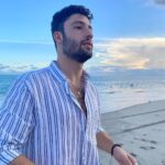 Antonio Andrés Rosello Instagram - Pasando unos días en casita…❤️🇵🇦 A pesar de no haber nacido aquí tiene un lugar enorme en mi corazón y el más importante de los países dónde he vivido en el exterior. 🇻🇪🇬🇧🇩🇪🇵🇦🇺🇸 ❤️ Uno siempre vuelve a dónde fue feliz. ¿Y ustedes? ¿Qué país consideran su hogar? ¡Comenta tu bandera abajo! ⬇️ #panama #beachvibes #playapanama #panamacity #ciudaddepanama #beachoutfit #beachmenstyle #beachstyle Panama, Panama