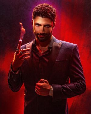 Antonio Andrés Rosello Instagram - “¿Que es lo que realmente deseas?” @lucifernetflix 😈

 ”𝑾𝒉𝒂𝒕 𝒊𝒔 𝒊𝒕 𝒚𝒐𝒖 𝒕𝒓𝒖𝒍𝒚 𝒅𝒆𝒔𝒊𝒓𝒆?”

Desde hace años quería trabajar con el talentosísimo @itsjalejandro ya que siempre me he quedado impactado con lo que logra crear con una foto...🤯

Finalmente tuvimos la oportunidad hace un par de meses y ya me moría por mostrarles el resultado… 📸

Una sesión de fotos inspirada en uno de mis personajes favoritos y uno que sé que les gusta mucho a ustedes ;) 

𝑳𝒖𝒄𝒊𝒇𝒆𝒓 𝑴𝒐𝒓𝒏𝒊𝒏𝒈𝒔𝒕𝒂𝒓 de @lucifernetflix 🔥

De paso, perfecto para la época de Halloween hehe

De otro mundo el trabajo de @itsjalejandro 😱 y esperen las demás fotos pronto 👀

Qué dicen, me visualizan interpretando un personaje como el “señor oscuro” o uno diferente? 

🤔

Los veo en los commentsss ⬇️

#lucifercosplay #lucifernetflix #tomellis #lucifernetflixedit #lucifermorningstar #luciferedits #luciferonnetflix #luciferseason5 #luciferseason4 #luciferseason6 #luciferseason3 #luciferseason #luciferseason5part2 #tomellislookalike #luciferlookalike #luciferseason1 #luciferseason2 #halloweencostume #halloweenedit #halloweenphotoshoot #halloweenphotography #halloweenphotos #meninsuits #meninsuit #maninsuit