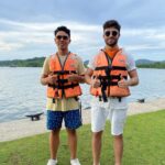 Antonio Andrés Rosello Instagram – Grabando un episodio de un programa de TV de Turismo en…

📍Portobelo, Panamá 

Fue el episodio piloto: “primer capítulo que se graba de una serie para vender el concepto…”

Y fue uno de los mejores fines de semana de mi vida 🤩

Quedé fascinado con la Cultura Congo, de descendencia Afrocolonial y tradicional de la zona de Colón, Panamá 🇵🇦🌍. 

Nos quedamos en el famoso hotel @casacongo por 2 días llenos de actividades 😮‍💨

Conocimos el fuerte Santiago, hicimos kayak por un cementerio de botes naufragados 🥶, fuimos a playa Huerta 🏝️, a la iglesia de San Felipe donde está el Cristo Negro de Portobelo ✝️, visitamos el museo Congo y vimos uno de sus bailes mientras comiamos la comida típica del pueblo 🍽️.

La pasé increíble y TIENEN QUE IR, estuve hablándole del trip a mis amigos por como un mes JAJAJA

Recomendado 💯

A la producción, gracias por la confianza, salga al aire o no, me dejaron con una experiencia inolvidable. ❤️

Comenten si han ido, y qué actividad les llamó más la atención!👇🏻👇🏻👇🏻

#turism #turismointerno #turismopanama #portobelo #turismoportobelo #colon #colonpanama #turismocolon #turismodeplaya #turismojungla #turismonatural #naturaleza #vlog #vlogdeturismo #turista #explorandoelmundo #turismocentroamerica #joyaoculta