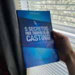 Antonio Andrés Rosello Instagram – Reuniendome con esta LEYENDA del cine Venezolano y especialmente de las telenovelas, el director @titorojastv 

Capaz reconocen alguna de sus telenovelas, entre ellas:

-Eva Luna (2010)
-Leonela (1983)
-Topacio (1984)
-Cristal (1985)
-Soñar No Cuesta Nada (2005) 

Y si no, preguntenle a sus padres jajaja

Me regaló su libro “5 Secretos Para Triunfar en un Casting (y en la vida también)”

Valiosísimo libro como actor ya que es una parte fundamental. Sin el casting, no hay nada de lo demás.

¡Un abrazo Tito! 

#titorojas #telenovelas #telenovela #telenovelavenezolana #telenovelavenezuelana #cinevenezolano #cinevenezolano🎬🇻🇪 #cinevenezuela #actorvenezolano #directorvenezolano Miami, Florida