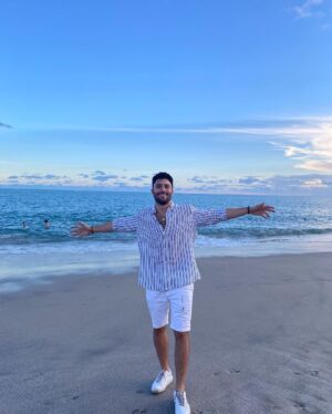 Antonio Andrés Rosello Instagram - Pasando unos días en casita…❤️🇵🇦

A pesar de no haber nacido aquí tiene un lugar enorme en mi corazón y el más importante de los países dónde he vivido en el exterior.

🇻🇪🇬🇧🇩🇪🇵🇦🇺🇸 ❤️

Uno siempre vuelve a dónde fue feliz.

¿Y ustedes? ¿Qué país consideran su hogar? ¡Comenta tu bandera abajo! ⬇️

#panama #beachvibes #playapanama #panamacity #ciudaddepanama #beachoutfit #beachmenstyle #beachstyle