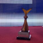 Antonio Andrés Rosello Instagram - GANADOR Premio Victoria “Mejor Cortometraje Estudiantil” 2022 En Noviembre del año pasado fui invitado por mi prima @gabysaipe a formar parte de su cortometraje de graduación que estaba produciendo… 🎓 1 año más tarde me llegan noticias desde Panamá 🇵🇦 que ganó en los premios de su Universidad! ✨Mejor Cortometraje Estudiantil✨ De los @premiosvictoria , una ceremonia de la @usmapanama con 30 años de trayectoria y transmitida por el canal @sertvpanama 📺 Fue un reto tomar este personaje al no dominar el violín pero luego de un trabajo previo a la grabación pude captar su esencia para lo que el proyecto necesitaba. 🎻 Un honor haber formado parte de este proyecto con un equipo tan talentoso y dedicado, y tanto el resultado como el premio es una prueba de ello. 🏆🎬 🎞¡Ahora el corto empieza su trayectoria de festivales y me 🌎emociona ver a dónde puede llegar! ¡Felicidades a todos los que formaron parte! 🫶❤️ @is.a.bella.acuna @morningstar.fx @ingridelcarmen_ @fabipiri @brandonliao24 @nquirospaz @froxenphoenix @kiddcarrillo En especial a mi querida prima @gabysaipe jeje, y al Sr. Arango con quien compartí pantalla. 👏🎥 #cine #cinepanama #cinepanameño #panamacine #actorespanama #actoresdepanama #actordecine #actor #actorlatino #cinelatino #violin #cortometraje #cineuniversidad #cineuniversitario #actorvenezolano #premiodecine #premiosdecine #premiacion #premiación #premiaciones #actoresvenezuela #cinecentroamericano