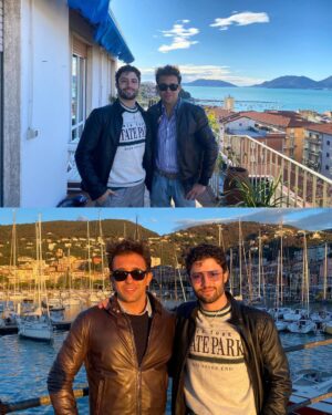 Antonio Andrés Rosello Instagram - #tb Las fotos más Italianas que verás hoy 🇮🇹

Bueno, en mi caso, mitad.

En diciembre estuve visitando familia en Italia y conocí a un primo que ni sabía que tenía y me llevó a pasear por su pueblo…

📍Lerici, La Spezia, Italia 🇮🇹

Un pueblito precioso de tan sólo 10,000 habitantes dónde solían vacacionar estrellas de cine, y por las fotos ya pueden ver por qué. 🤩

Está bastante cerca de Portofino ☀️si se acuerdan de esas fotos y esos días mi primo me presentó a sus amigos 🎲, salimos, fuimos a EL único bar a dónde se reunen los jóvenes en el pueblo, y pasé tiempo en familia 👨‍👩‍👦‍👦❤️

¿Y ustedes? Visitarían Lerici, o a cual lugar de Italia preferirían ir? 🤔

⬇️⬇️⬇️

#italy #visititaly #italia #lerici #castellodilerici #laspezia #italianmodel #italianstyle #italianfashion #italianvacacion #vacacionesitalia #veranoitalia #veranoitaliano #cinqueterre #cinqueterreitaly #lericicoast #laspeziagram #laspezia_photo #laspeziaitaly #laspeziacity #italiancastles #italiancastle #castillos #castillo #vlogdeviaje #bitacora #bitácora #bitacoradeviaje #bitacoraviajera