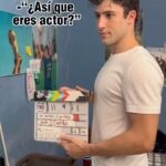 Antonio Andrés Rosello Instagram - ¿Quieres ser actor y no sabes dónde empezar? Hace 5 años me preguntaba lo mismo. 5 años después he grabado 2 películas, 1 como principal en Estados Unidos, una serie de televisión, 6 obras de teatro comerciales, y más de 35 cortometrajes. Parece insólito sin un equipo detrás, pero más allá que aún no estoy a dónde quiero llegar en mi carrera… Sí te puedo enseñar cómo empezar. Mi objetivo es ser aquella figura que me hubiera querido tener cuando comencé. Sígueme porque aparte de compartirles los pasos de mi propia carrera, compartiré tips y lecciones que te ayudarán a cumplir tus sueños. ¡Déjame saber abajo si también te visualizas en un escenario o la pantalla grande! 🎭🎬⬇️ #actor #actoresdeinstagram #cursoactuacion #cursosactuacion #cinelatino #comoseractor #actordecine #escueladesctores #escuelaactoral