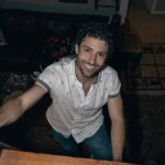 Antonio Andrés Rosello Instagram - La sonrisa de un hombre recién graduado… Fotos por mi pana @rafinha.90 durante una reunion pequeña para celebrar mi graduación el mes pasado 🥂 Todos tienen a ese tío que se roba el show 💯 ¿Y tú? ¿De qué te graduaste / qué estás estudiando? 📚🎓 Y aunque no estes estudiando todavía, deja abajo lo que te gustaría estudiar 🤓 ¡Nos vemos abajo que quiero conocerlos mejor!👇🏻 #indoorphotography #indoorphotoshoot #malemodel #fiestagraduacion #reciengraduado #sonrisa #sonrisahombre #sonrisalatina #justgraduated #graduado #fiestagraduacion Tallahassee, Florida