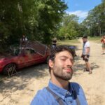 Antonio Andrés Rosello Instagram - “𝐇𝐮𝐠𝐠𝐢𝐧’ 𝐌𝐨𝐥𝐥𝐲” - Película de terror… Detrás de lo que fue mi primer rol principal en una película y mi primera película en Estados Unidos… 🎬 Un estudiante grabando su tesis de periodismo trata de descubrir la realidad acerca de una leyenda local, y un hermano busca a su hermana desaparecida… “𝐇𝐮𝐠𝐠𝐢𝐧’ 𝐌𝐨𝐥𝐥𝐲” es una leyenda local que aterroriza al pueblo de Abbeville, Alabama de manera muy similar a nuestros países con “La Llorona.” Es un proyecto muy especial porque fue hecho de manera independiente, con bajo presupuesto y muchas ganas. El talento de las personas involucradas para ingeniárselas y hacer esto realidad es inmedible. Fue aproximadamente 1 mes de grabación y no me queda más que agradecerle a la producción por la confianza y por optar por mayor inclusión latina! 🔥 Actualmente está en post-producción con charlas de distribución y los mantendré al tanto de todo. ¿Dónde están mis fans de las películas de terror? 👀 Y dónde están los que no son fans, pero que aún así iran a verla ❤️ Hablamos abajo 👇🏻👇🏻👇🏻 A HUGE thanks to all these wonderful people: @bigfootanon @helenasadvary @vintage_macabre @kane_bumpers @marina_massacred @dennis.brewer.169 @princenpirate @boardgamephoto @alikemilk97 @bigfootstacy @glitternuman @tigert242 @nataliewojtala @samuel_w_thomas @mskatonic @hey.sammijay @shoreyourtyler #ActorLatino #CineLatino #PelículaDeTerror #NuevoActor #CineIndependiente #TerrorEnElCine #EstrenoDeCine #CineLatinoEnUSA #CarreraActoral #ExperienciaDeActor #DebutEnElCine #OrgulloLatino #CineDeTerror #ActuaciónEnCine #TerrorLatino #CineLatinoUSA #ActorEmergente #EstrenoLatino #HistoriasDeTerror #LatinosEnHollywood Tallahassee, Florida