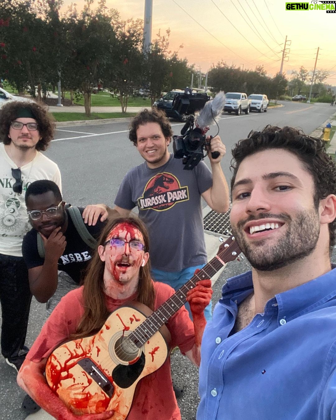 Antonio Andrés Rosello Instagram - Fotos del corto que escribí y dirigí. ¡Comenten si quieren verlo! 🎥 “Una Melodía para Morirse” (A Tune to Die For). 🩸🎶 Un poquito del detrás de camaras y del super equipo que muy generosamente me regaló su tiempo para formar parte. You guys rock! 🤘🏻 @boardgamephoto @shutterpopphoto @aqua.tarkus @bigfootanon @tigert242 @shoreyourtyler Lo escribí, organicé, y grabamos en menos de 12 horas. 😮💨 Tengo una versión borrador del corto que editamos esa misma noche y espero tener la versión final pronto. ¿Quieren verlo cuando esté listo? 👀🙌🏻🎬🩸 #bts #behindthescenesactor #itsawrap #itsawrap🎬 #cine #cortometrajes #cortometraje #cortometraje🎬 #cortometrajeespañol #cortometrajedeterror #cortometrajeficcion #cortometrajedeficción #cortometrajeterror #cortometrajes🎬 #cinelatino #directorcine #detrásdecámaras #detrasdecámaras #esunwrap Tallahassee, Florida