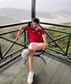 Antonio Andrés Rosello Instagram - Para cerrar el mes de la patria de este país que se ha convertido en mi hogar ❤️🇵🇦

Unas fotos de momentos especiales en su belleza, como embajador de la @cruzrojapanama , celebrando goles de la sele, y de la serie de televisión “Parking Histórico S1, La Separación de Panamá y Colombia” @parkinghistorico dónde tuve el honor de interpretar a Ricardo Arias, procer de la independencia.

Tantos recuerdos en esta tierra marcados en mi corazón❤️‍🔥

Espero estén pasando un lindo día feriado 🥳😉