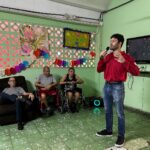 Antonio Andrés Rosello Instagram - Momentos conmovedores de estos últimos días voluntariando junto a la @cruzrojapanama ❤️🤝 Sentir el cariño y alegría en la visita al Hogar de la Niñez y el Albergue del Adulto Mayor, así como brindar apoyo a migrantes, me recuerda que el voluntariado es una de las cosas más hermosas que podemos hacer. Juntos, poniendo nuestro granito de arena podemos hacer del mundo un lugar mejor. 🌎✨ #Voluntariado #CruzRojaPanameña #CompromisoHumanitario #EstamosParaLasPersonas #redcross #cruzroja #cruzrojasiempreestá #cruzrojainternacional #cruzrojaresponde #cruzrojasiempreestá⛑️❤️ #cruzrojajuventud