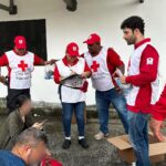 Antonio Andrés Rosello Instagram - Momentos conmovedores de estos últimos días voluntariando junto a la @cruzrojapanama ❤️🤝 Sentir el cariño y alegría en la visita al Hogar de la Niñez y el Albergue del Adulto Mayor, así como brindar apoyo a migrantes, me recuerda que el voluntariado es una de las cosas más hermosas que podemos hacer. Juntos, poniendo nuestro granito de arena podemos hacer del mundo un lugar mejor. 🌎✨ #Voluntariado #CruzRojaPanameña #CompromisoHumanitario #EstamosParaLasPersonas #redcross #cruzroja #cruzrojasiempreestá #cruzrojainternacional #cruzrojaresponde #cruzrojasiempreestá⛑️❤️ #cruzrojajuventud