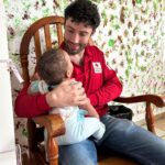 Antonio Andrés Rosello Instagram - Momentos conmovedores de estos últimos días voluntariando junto a la @cruzrojapanama ❤️🤝 Sentir el cariño y alegría en la visita al Hogar de la Niñez y el Albergue del Adulto Mayor, así como brindar apoyo a migrantes, me recuerda que el voluntariado es una de las cosas más hermosas que podemos hacer. Juntos, poniendo nuestro granito de arena podemos hacer del mundo un lugar mejor. 🌎✨ #Voluntariado #CruzRojaPanameña #CompromisoHumanitario #EstamosParaLasPersonas #redcross #cruzroja #cruzrojasiempreestá #cruzrojainternacional #cruzrojaresponde #cruzrojasiempreestá⛑️❤️ #cruzrojajuventud