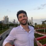 Antonio Andrés Rosello Instagram - Para cerrar el mes de la patria de este país que se ha convertido en mi hogar ❤️🇵🇦 Unas fotos de momentos especiales en su belleza, como embajador de la @cruzrojapanama , celebrando goles de la sele, y de la serie de televisión “Parking Histórico S1, La Separación de Panamá y Colombia” @parkinghistorico dónde tuve el honor de interpretar a Ricardo Arias, procer de la independencia. Tantos recuerdos en esta tierra marcados en mi corazón❤️‍🔥 Espero estén pasando un lindo día feriado 🥳😉