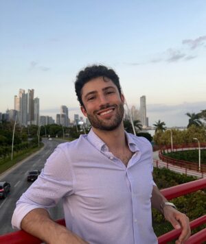Antonio Andrés Rosello Instagram - Para cerrar el mes de la patria de este país que se ha convertido en mi hogar ❤️🇵🇦

Unas fotos de momentos especiales en su belleza, como embajador de la @cruzrojapanama , celebrando goles de la sele, y de la serie de televisión “Parking Histórico S1, La Separación de Panamá y Colombia” @parkinghistorico dónde tuve el honor de interpretar a Ricardo Arias, procer de la independencia.

Tantos recuerdos en esta tierra marcados en mi corazón❤️‍🔥

Espero estén pasando un lindo día feriado 🥳😉