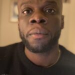 Antonio Dikele Distefano Instagram - Riuscirò ad eliminare le persone nocive dalla mia vita, non perché le odio, ma perché ho rispetto di me stesso. So di essere una persona difficile, ma non così difficile da amare come certe persone hanno voluto farmi credere. So di avere dei difetti ma questo non vuol dire concedere agli altri di umiliarmi. Quando in qualcuno, hai creduto veramente, fa male ammettere di aver commesso un errore di valutazione perché rimetti in discussione tutto, persino la tua persona. Però io non voglio più sentirmi in errore per errori che non ho fatto. “Qua è rimasto autunno” il mio nuovo romanzo, dal 25 ottobre in tutte le librerie italiane.