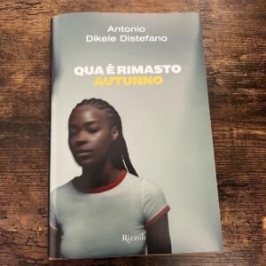Antonio Dikele Distefano Instagram - Riuscirò ad eliminare le persone nocive dalla mia vita, non perché le odio, ma perché ho rispetto di me stesso. 
So di essere una persona difficile, ma non così difficile da amare come certe persone hanno voluto farmi credere. 
So di avere dei difetti ma questo non vuol dire concedere agli altri di umiliarmi.
Quando in qualcuno, hai creduto veramente, 
fa male ammettere di aver commesso un errore di valutazione perché rimetti in discussione tutto, 
persino la tua persona. 
Però io non voglio più sentirmi in errore per errori che non ho fatto. 

“Qua è rimasto autunno” il mio nuovo romanzo, dal 25 ottobre in tutte le librerie italiane.