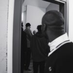 Antonio Dikele Distefano Instagram - Quanti aggettivi sono rimasti per descrivere Guè? Pochi, penso pochissimi. In vent’anni di carriera lo abbiamo visto in mille vesti e mille volte ci ha fatto innamorare, scoprire storie, film e libri. Si potrebbe riflettere e cercare altri aggettivi e modi di descriverlo ma certi artisti non si giudicano. Certi artisti possono solo essere osservati e ascoltati. L’intervista con Cosimo Fini è fuori ora sul canale YouTube di @essemagazine .