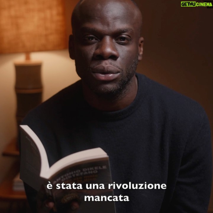 Antonio Dikele Distefano Instagram - quelle sensazioni radicate che si facevano sentire ogni volta che mi toccavano in quei punti dove tu ti soffermavi un po’ di più durante un bacio o mentre facevamo l’amore. in quei momenti, mi alzavo dal letto con la scusa di andare in bagno e restavo davanti allo specchio a guardare i miei fallimenti e a dirmi che volevo sapere cosa avresti pensato di me guardandomi, anche se avrebbe potuto farmi male.