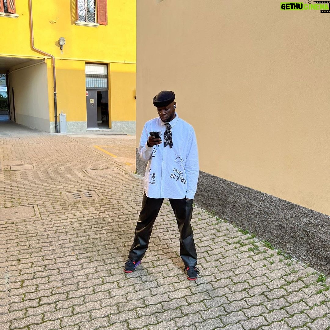Antonio Dikele Distefano Instagram - fiocco nero.