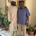 Antonio Dikele Distefano Instagram – 29 anni.
primo compleanno in angola.
vedere mio nonno dopo vent’anni.
mia nonna e la sua strana ironia.
io dovrei ricordarmi che esiste sempre una strada migliore da percorrere. 
la via che ho percorso più volte quest’anno mi ha portato lontano da ciò che mi rende infelice.
come chi entra in biblioteca, così che nessuno gli possa parlare. 
ho smesso di rispondere, di credere che fossero miei amici, che senza di te avrei fatto fatica a guardare fuori. 
ci sono tante cose che vanno migliorate, tanti piccoli problemi che riaffiorano, problemi di sonno, a relazionarmi con chi non mi ha fatto nulla mentre la mia mente elabora tutti i modi e le armi con cui potrebbero ferirmi. ma se penso alla mia vita posso solo dire che sono un ragazzo fortunato. che sono una persona forte.
quest’anno voglio raddoppiare il fatturato, scrivere un’altra serie, avere il coraggio di scegliere un posto dove la mia voce conti qualcosa, fare al meglio il mio primo film, strutturare sempre di più esse e la mia società, aprire un’attività in angola, riposare ogni tanto senza sentirmi in colpa. usare meno instagram, perché è tutto finto qui e mi spiace. mi hanno sempre criticato in ogni cosa che ho fatto ma sono ancora qui. sappiate scegliere i consigli, circondatevi di persone vere e prima di pensare agli altri, pensate a voi stessi. in aereoporto l’autista dell’autobus mi ha guardato e ha detto “benvenuto a casa”. Luanda, Angola