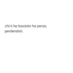 Antonio Dikele Distefano Instagram - Mi lasciò la rosa per un euro. Ti guardò e disse “siete la coppia più bella del parco “. Il tipo delle rose era riuscito a farti sorridere. Io ti guardavo e riuscivo solo a pensare “Non smettere mai di amare la vita, ricordati di sorridere e di non aver paura dei cambiamenti, delle dimenticanze, perché qualunque cosa accadrà, qualunque cosa sarai tu sarai con te. Chi ti ha lasciato ha perso, perdendoti. Ha perso qualcuno che l'aspettava, qualcuno che per amore ha sempre dato il meglio di sé senza che glielo chiedessero o l'accettassero. Non smettere mai di amare la vita, anche se non sei mai riuscita ad essere bambina, ad essere forte come volevi, ad essere bella come volevano. Non esistono scuse, chi ci ama ci resta vicino, perché quando si ama anche le piccole distanze sembrano enormi. Il punto di partenza diventa la geografia dei luoghi. Non smettere mai di amare la vita perché alla fine se una persona non ha saputo stare al nostro fianco quando ne ha avuto l'opportunità, mai lo meriterà”. Eravamo i più belli del parco.