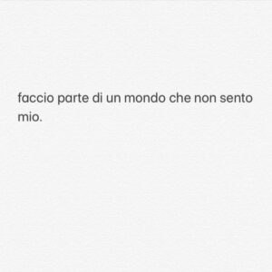 Antonio Dikele Distefano Instagram - spesso mi sono sentito dire: "come sei timido". mi arrabbiavo e ci rimanevo male, perché lo vedevo come un insulto il fatto che altri sottolineassero il mio essere così insicuro. molte volte da mio cugino e mio padre  mi sono sentito dire: devi intervenire di più, devi parlare, devi sorridere. e mi convincevo che loro che riuscivano a parlare con più facilità con le persone perché avevano qualcosa in più di me, e mi sbagliavo. 
non tutti sanno che la timidezza è anche una forma di protezione verso noi stessi. perché a pensarci in quegli anni uscivo con le persone che mi ero scelto e non parlavo con chi non mi interessava parlare. molte volte mi sono sentito dire: “devi sbloccarti, dai vai da lei, perché non conosci qualcuna e non provi a fidanzarti?”. a mie spese poi nel tempo ho imparato che chi "prova" a fidanzarsi di solito fallisce e quando ci ho provato io ho percepito una sensazione strana: quando mi toccavano sentivo di aver bisogno di qualcuno e allo stesso tempo non stavo bene con nessuna.