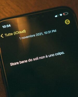 Antonio Dikele Distefano Instagram - È vero che stare da soli non è facile,  ma è anche vero che la solitudine spesso aiuta ad  accrescere la nostra autostima e la fiducia nei nostri mezzi, stare soli aiuta a conoscere molto meglio noi stessi e i nostri punti di forza. 
Dovremmo ritenerci  la persona più importante della nostra vita e dimenticare il passato perché i ricordi hanno sempre torto.
Molte persone identificano la felicità con l’avere una relazione, ma è un errore perché stare bene da soli non è una colpa. | @antoniodikeledistefano