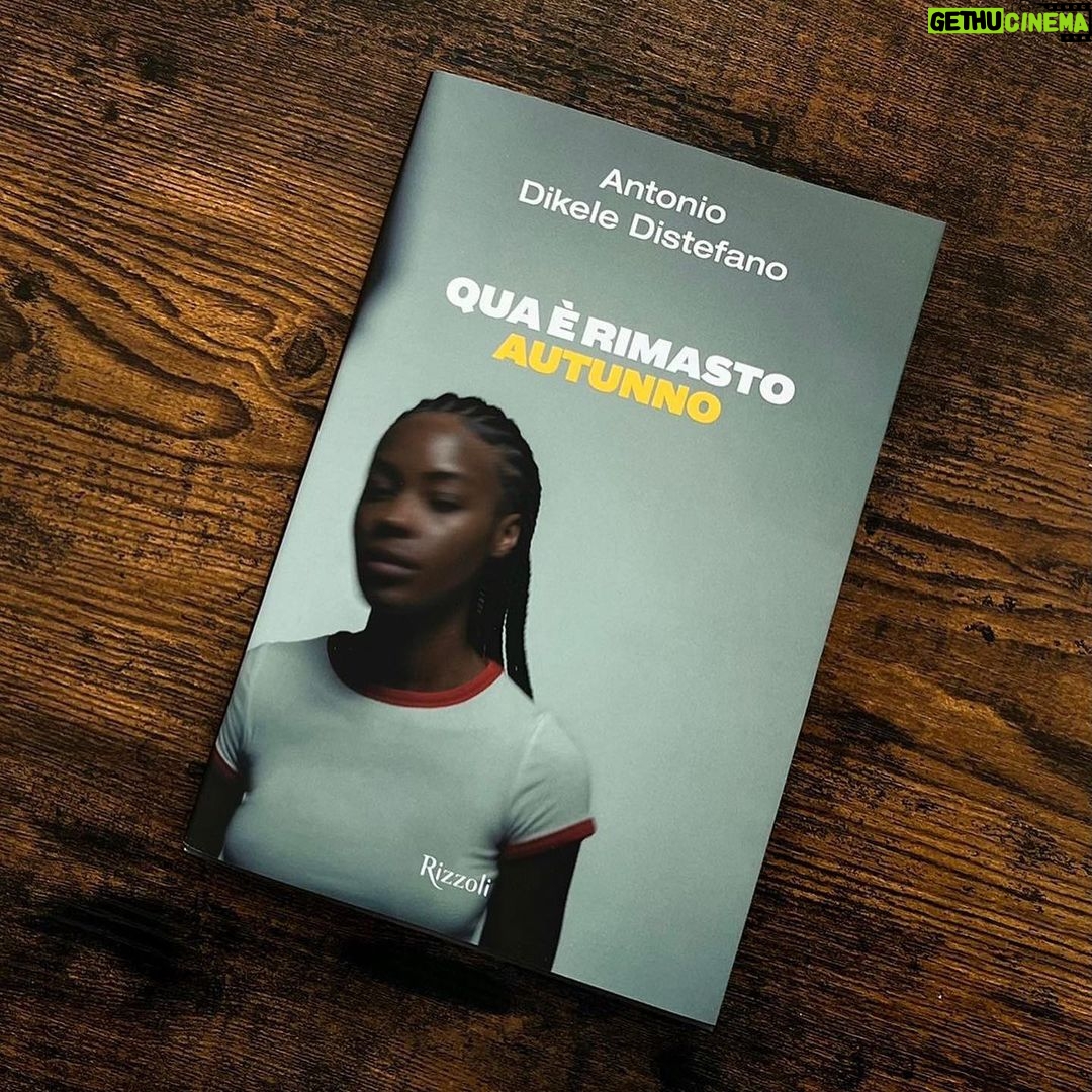 Antonio Dikele Distefano Instagram - fiocco blu.