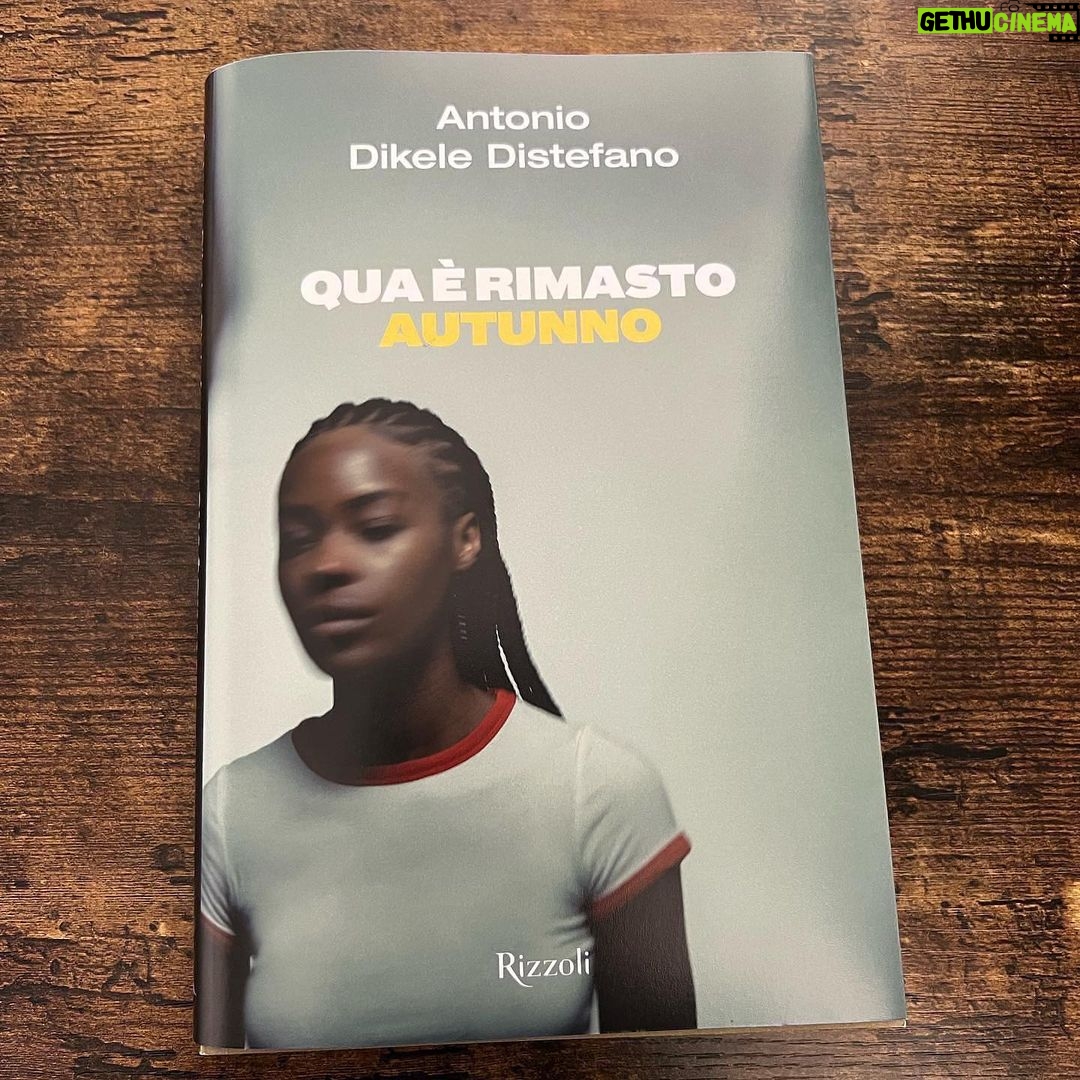 Antonio Dikele Distefano Instagram - “qua é rimasto autunno” il mio nuovo romanzo dal 25 ottobre in tutte le librerie italiane.