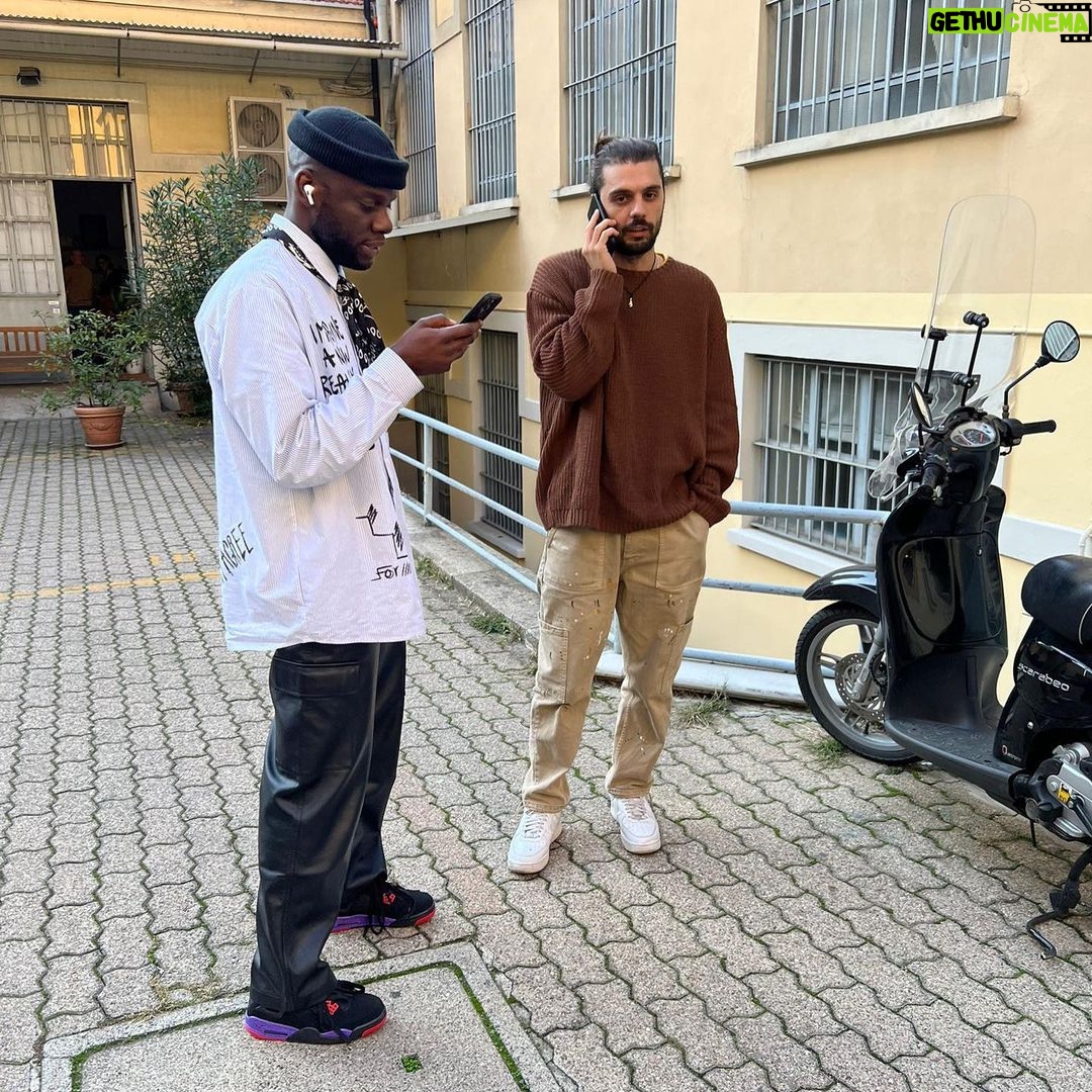 Antonio Dikele Distefano Instagram - fiocco nero.