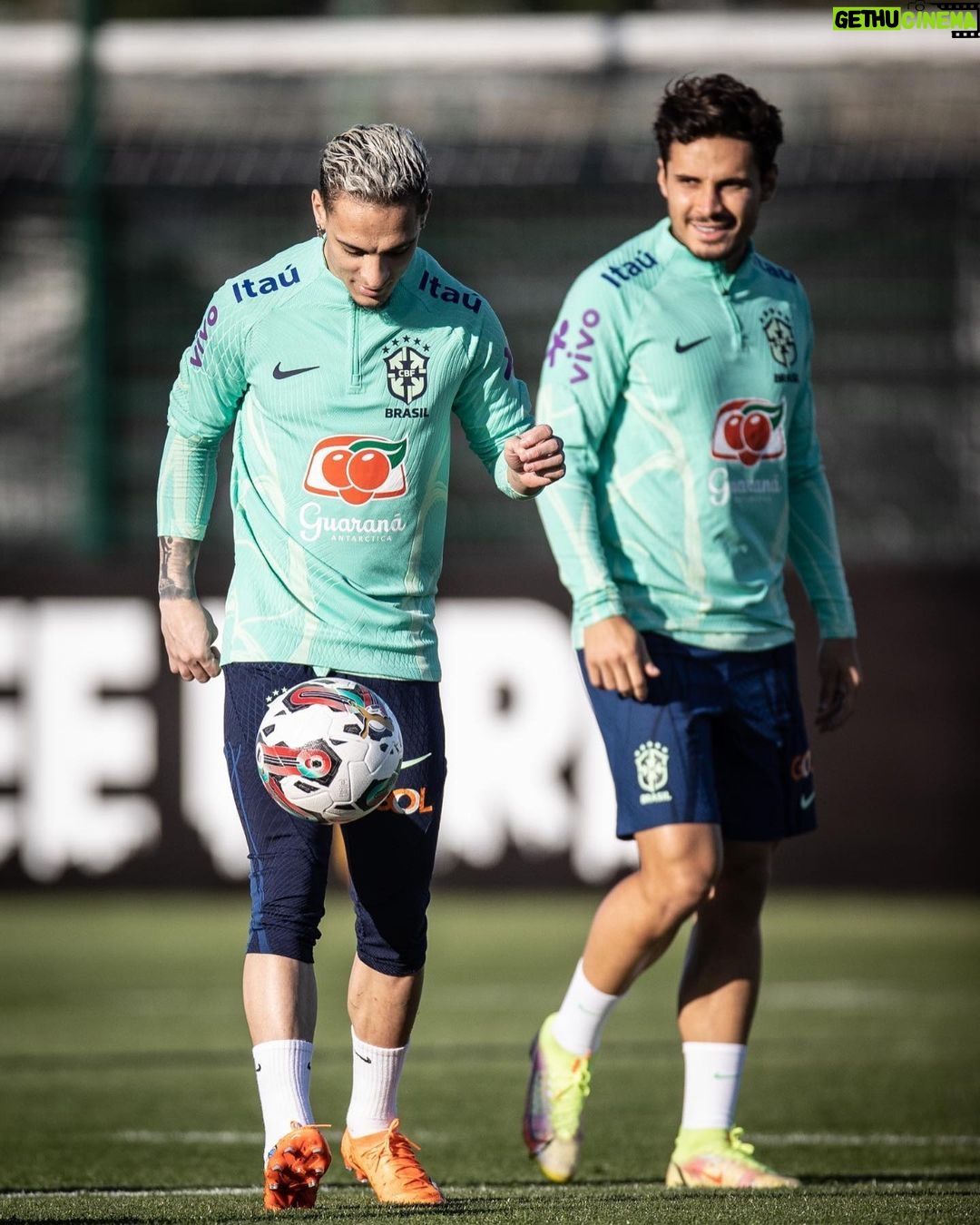 Antony Instagram - Respeito por ela ⚽️!! 🇧🇷👊🏼 @cbf_futebol