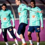 Antony Instagram - Não tem fórmula mágica… é ter foco e trabalhar!! Agradeço por estar aqui!! 🙏🏼🙏🏼🇧🇷⚽️ @cbf_futebol