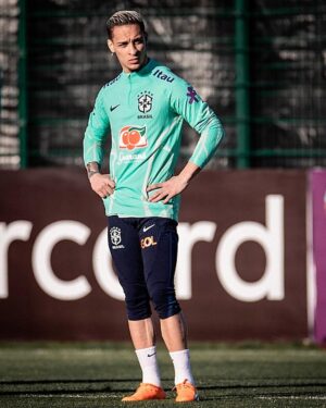 Antony Instagram - Não tem fórmula mágica… é ter foco e trabalhar!! Agradeço por estar aqui!! 🙏🏼🙏🏼🇧🇷⚽️ @cbf_futebol
