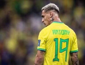Antony Instagram - Obrigado, 2022, por marcar a minha vida!! Um ano de muitas realizações e sonhos alcançados!! Agradeço a todos que me ajudaram e encorajaram a correr atrás!!

2023 inicio com a mesma gana e motivação daquele menino de Osasco!! Vou atrás dos meus sonhos com todo empenho e vontade!! 🙏🏼🙏🏼