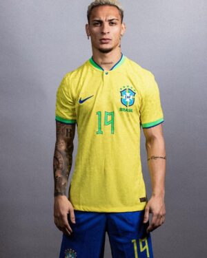 Antony Instagram - Nunca existiu plano B!! Esse era o plano e a hora chegou!! O sonho de anos!! Estamos preparados junto com todos os milhões de brasileiros no Brasil, Qatar e pelo mundo… Vamos juntos, unidos e confiantes!! 👊🏼🇧🇷⚽️ @cbf_futebol @fifaworldcup