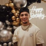 Antony Instagram - Obrigado, meu DEUS! Minha base!!! Que se inicie um ciclo maravilhoso em nossas vidas! Obrigado a todos pelas mensagens de aniversário e carinho! ❤️❤️