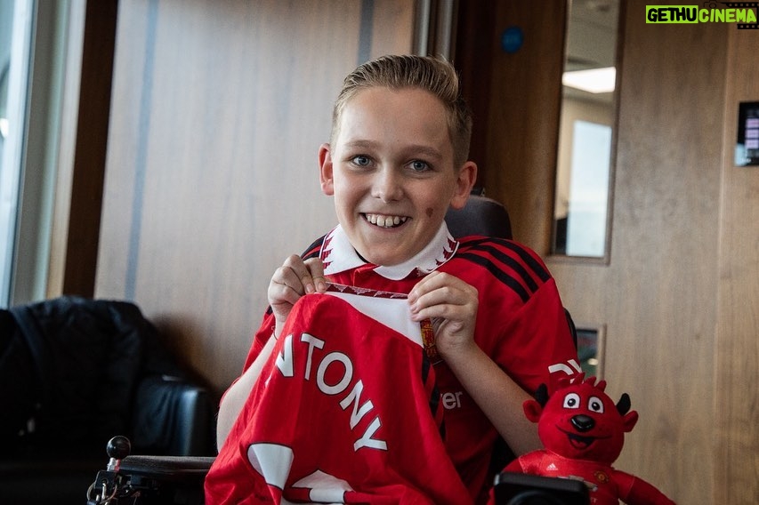 Antony Instagram - Great to spend time with some inspirational fans at my first Dream Day with @manchesterunitedfoundation !!! 🏴🙏🏼 @manchesterunited