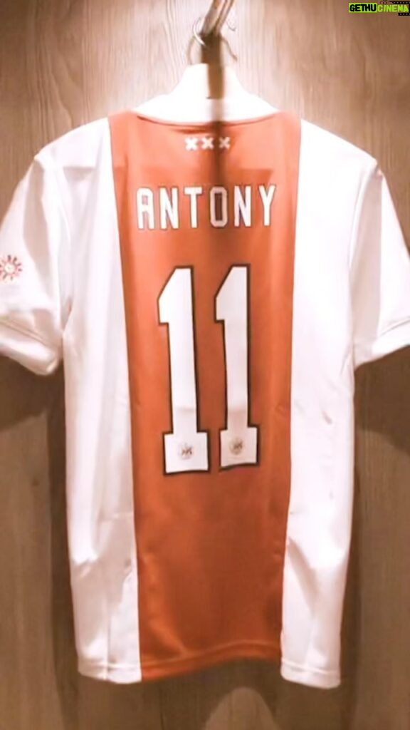 Antony Instagram - Amazing 2 years, 2 seasons that correspond to 730 incredible days! In Amsterdam, I experienced the most beautiful things with the colors of Ajax!! I want to thank every club employee and my fieldmates who made this all real. My family and I thank all the Dutch people and especially the Ajax fans for every gesture of affection and support. I will remember Ajax with great affection and now I'll be in the watching you as a fan and the biggest supporter! @afcajax ❌❌❌