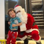 Antony Instagram - Que o significado desse dia esteja presente em seu coração filho , pois Jesus nasceu e junto com Ele o maior amor do mundo , assim como o do papai por você que está disposto à te fazer viver a magia e esperança que esse dia traz , inclusive me transformar em Papai Noel e vê o brilho e a alegria no seu olhar , que não tem preço ! Te amo meu filho , feliz Natal e seja sempre feliz 🎅🏻❤️