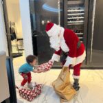 Antony Instagram - Que o significado desse dia esteja presente em seu coração filho , pois Jesus nasceu e junto com Ele o maior amor do mundo , assim como o do papai por você que está disposto à te fazer viver a magia e esperança que esse dia traz , inclusive me transformar em Papai Noel e vê o brilho e a alegria no seu olhar , que não tem preço ! Te amo meu filho , feliz Natal e seja sempre feliz 🎅🏻❤️