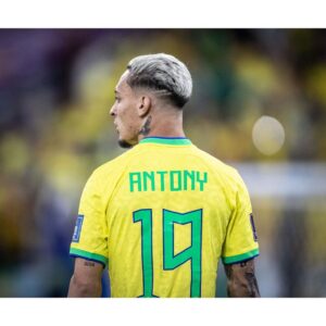 Antony Instagram - Primeiro objetivo ✅
Estamos nas oitavas!! Vaaaamos!! Seguir nossa luta e nosso sonho!! 🇧🇷⚽️🇶🇦 @cbf_futebol @fifaworldcup