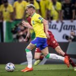 Antony Instagram - Estreia e vitória! Continuamos!! Primeiro passo 🙏🏼🙏🏼 🇧🇷🇶🇦 @cbf_futebol @fifaworldcup