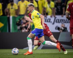 Antony Instagram - Estreia e vitória! Continuamos!! Primeiro passo 🙏🏼🙏🏼 🇧🇷🇶🇦 @cbf_futebol @fifaworldcup