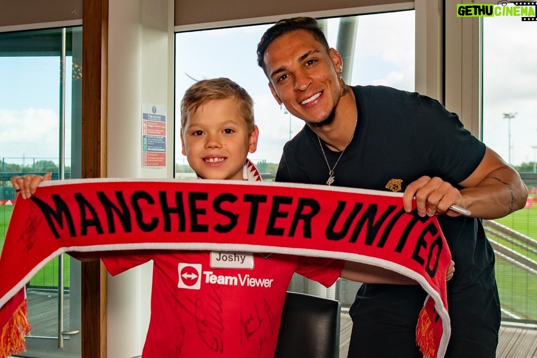 Antony Instagram - Great to spend time with some inspirational fans at my first Dream Day with @manchesterunitedfoundation !!! 🏴🙏🏼 @manchesterunited