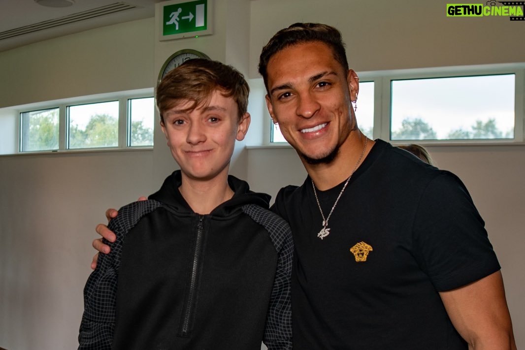 Antony Instagram - Great to spend time with some inspirational fans at my first Dream Day with @manchesterunitedfoundation !!! 🏴🙏🏼 @manchesterunited